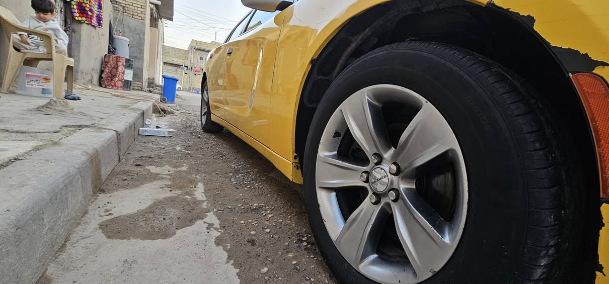 سلام عليكم
جارجر موديل 19 اصل رقم بغداد نكلزي 
سياره جتي فول الخير كشنين كهرباء 
أجره مضفره هيه وغرمات وهزه جديده 
كير ومحرك وكسن خير من يم الله  
موصفات سياره شاشه جبيره كاربلي 
حساسات خلفيه كامره دواره 
بني رامه تبريد ثلج ❄️  سياره تشغل عن بعد 
بصمت بواب 🫆 وارد امركي 
صور الحادث بل منشور 
الون الصل رصاصي  ترحم مراوس بدورنكو 
العماره ميسان الستفسار ***********
السعر 165 وبيه مجال
