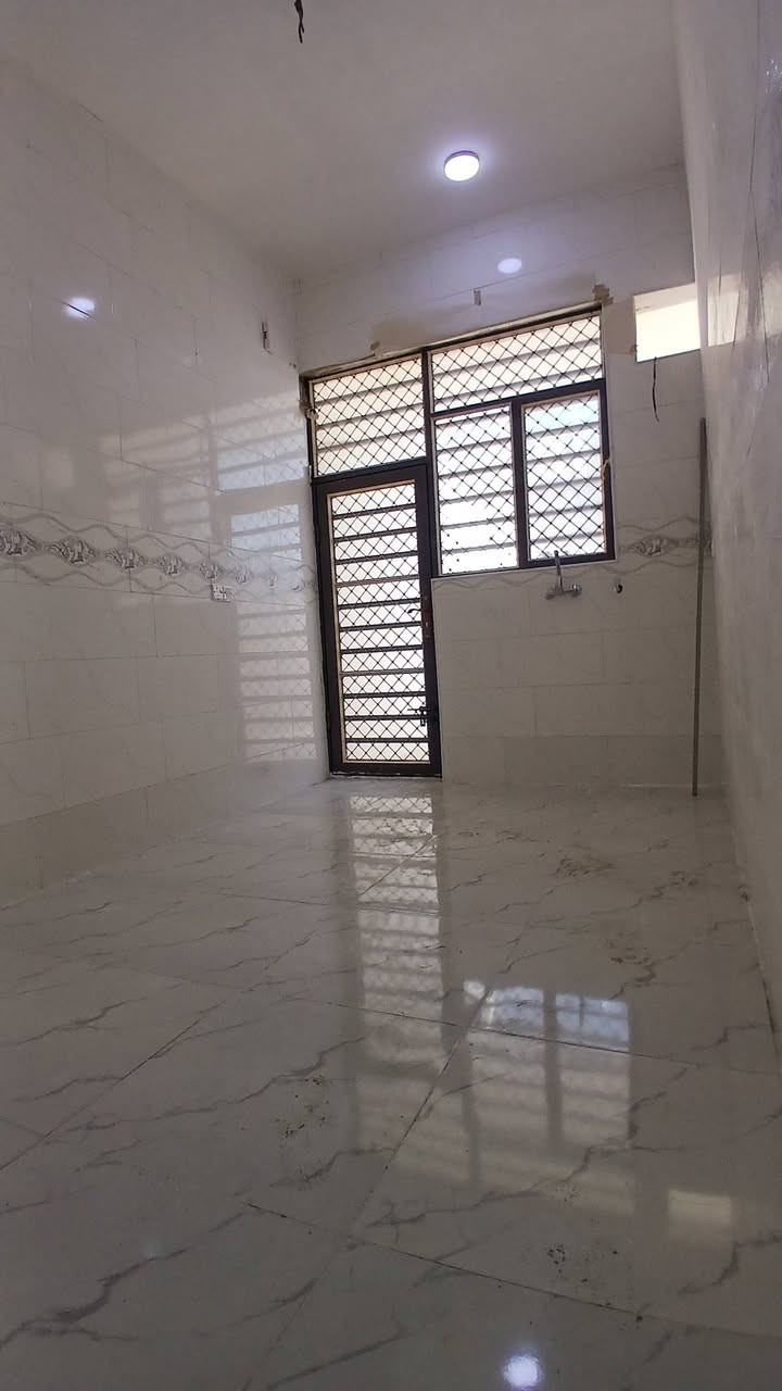على بركه الله بيت للبيع دوانم المعمل مساحه ١٢٥متر طابقين يتكون ٣غرف نوم شغل حلو قرب جامع تبارك الرحمن للاستفسار اكثر اتصل على *********** او مراجعة مكتب زمزم
