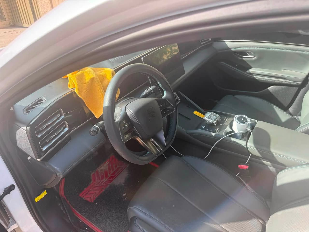 � للبيع | BYD Qin L موديل 2024 | بطارية كبيرة 🔋
للبيع سيارة BYD Qin L موديل 2024 بحالة ممتازة جداً، استخدام شخصي ونظيفة، جاهزة للفحص بأي مكان.

✅ موديل 2024
✅ ماشية 5,500 كم فقط
✅ بطارية كبيرة
✅ تمشي بالشحنة الواحدة حوالي 120 كم
✅ 5 كاميرات
✅ مكيف ممتاز
✅ اقتصادية جداً بالوقود والكهرباء
✅ السيارة نظيفة جداً ولا تحتاج أي مصروف

💰 السعر: 24,500,000 دينار عراقي
والسعر بيه مجال للجادين فقط.

📍 العنوان: بغداد – البنوك
📞 للتواصل:***********
