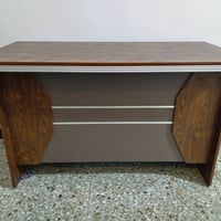 ميز مع كرسي نظيفات جدآ سعر 100 مكانهن الغزالية  07758512329