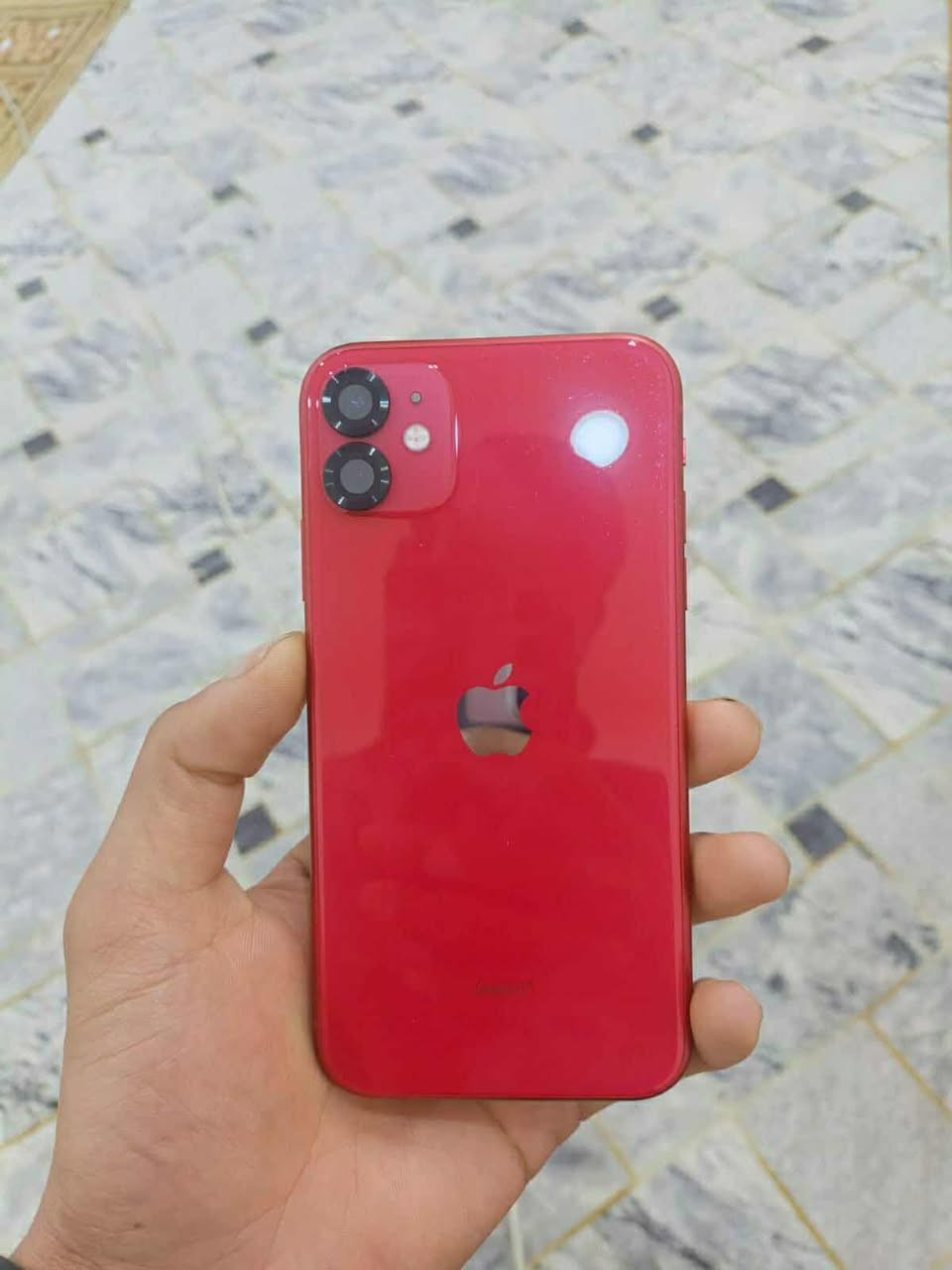 السلام عليكم عندي ١١ عادي بطارية ٨٣ذاكره ٢٥٦ وتر جهاز   سعره ٢٥٠ وبي مجال شي قليل  ***********
