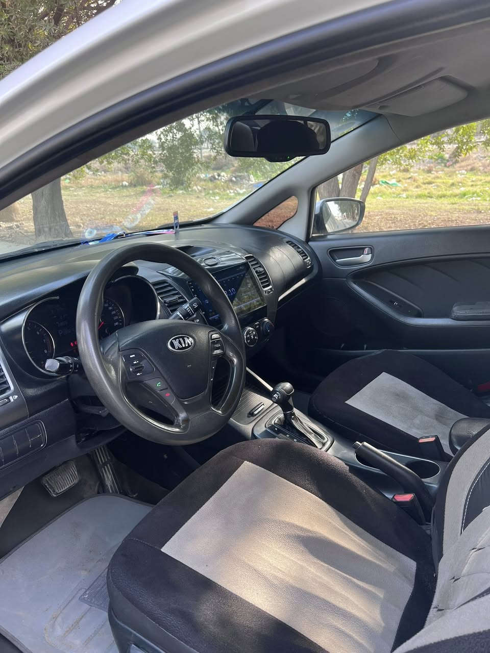 السلام عليكم
كيا سيراتو محرك 2000 دوش 
موديل 2014 خليجي 
رقم بغداد دولي مواصفات اعتيادية 
حدادية خير من الله السيارة مكفوله عدا نص الباب والجاملغ صفحة السايق بدون دواخل 
عنوان السيارة بغداد الكرخ 
***********
عارضها ب115 وبيها مجال
