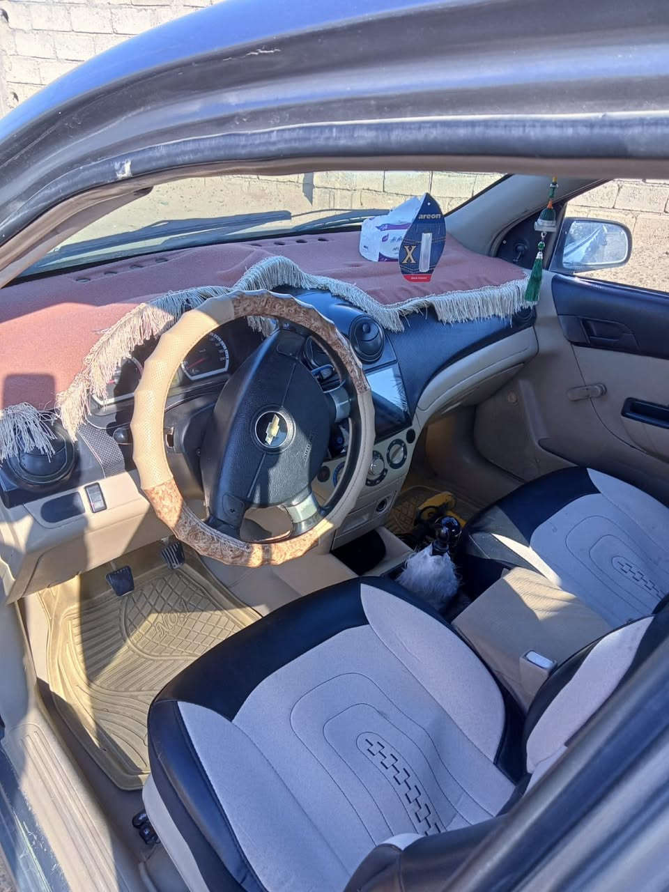 السلام عليكم للبيع اڤيو رقم سليمانية بيهة صبغ حزام 
الموديل 2009 گير ومحرك شرط السعر 60 وبي مجال 
رقم الهاتف *********** المكان صلاح الدين قضاء الشرقاط
