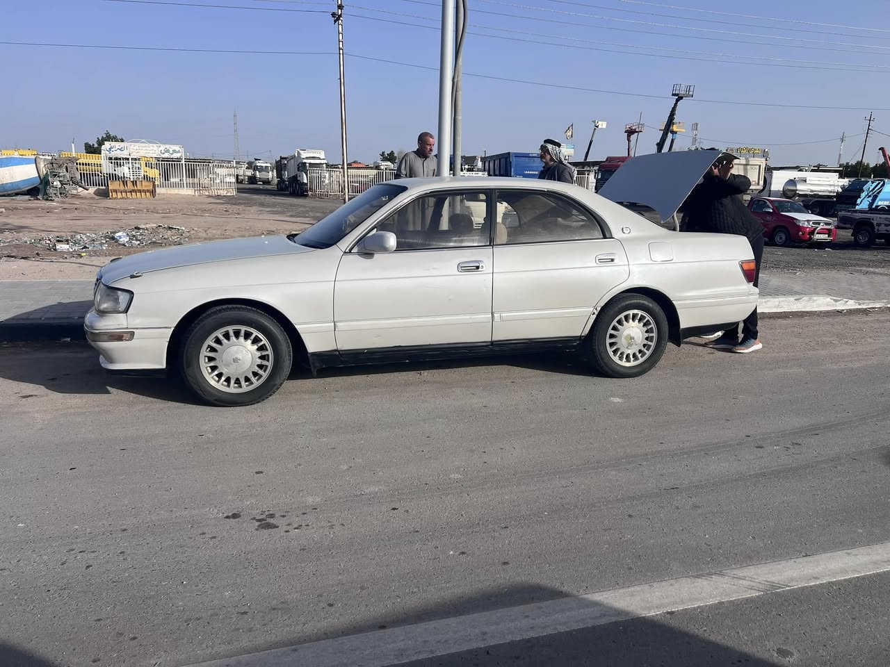 السلام عليكم للبيع بطه رقم بصره (أ) فصل لون لؤلؤي سياره مكفوله من الضربه والكص والنقل والصبغ مكينه فيفيتي وگير  جدد حداديه جديده السنويه منتهية سياره جاهزه وحلوه ومابيهه نقص السعر ٥٨ مكلف بلنشر مكلف بلنشر رقم صاحب السياره *********** السياره من البصره
