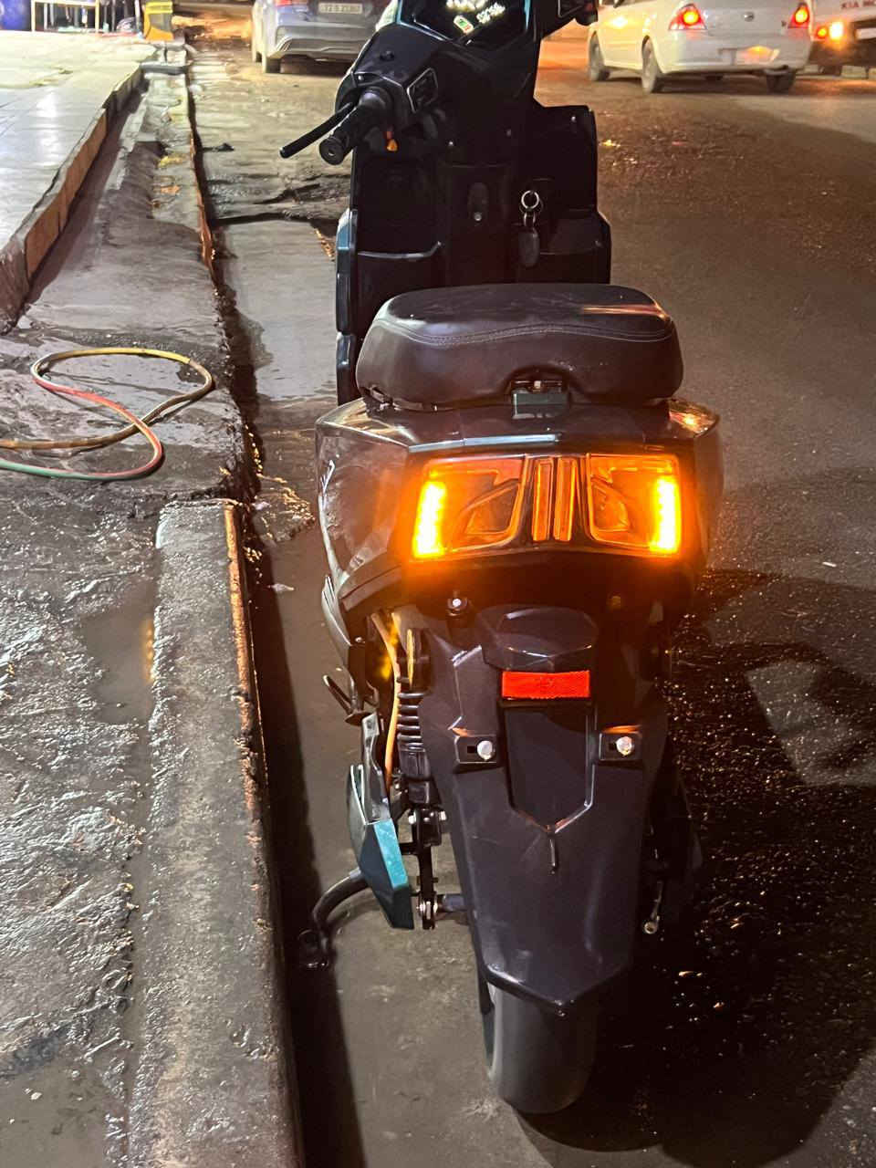 السلام عليكم دراجه شحن جديدة للبيع 6 بطاريات 3 سرعات سرعته 100 شاحنه وملحقات كامله مابيه اي نقص 
سعرها 950 الف وبيه مجال للطيبين مكاني بغداد الدورة الاثوريين ***********
