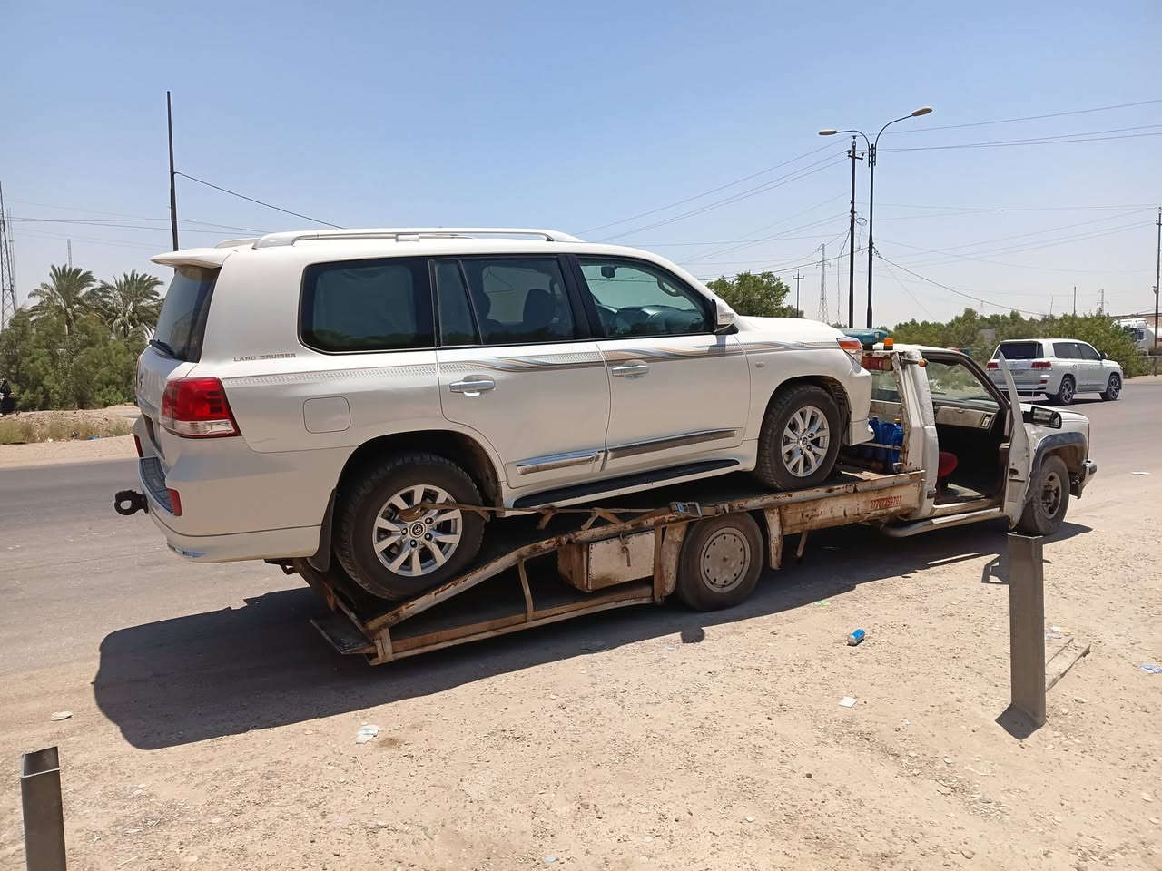 السلاام عليكم من رخصت الادمن سياره بهبهان مديل ٨٨ مكينه وارد وكير اربع ميه جديد رقم بغداد بسمي سنويه صاقطه السعر ٤٥ ورقه وبيهه مجال التواصل ***********
