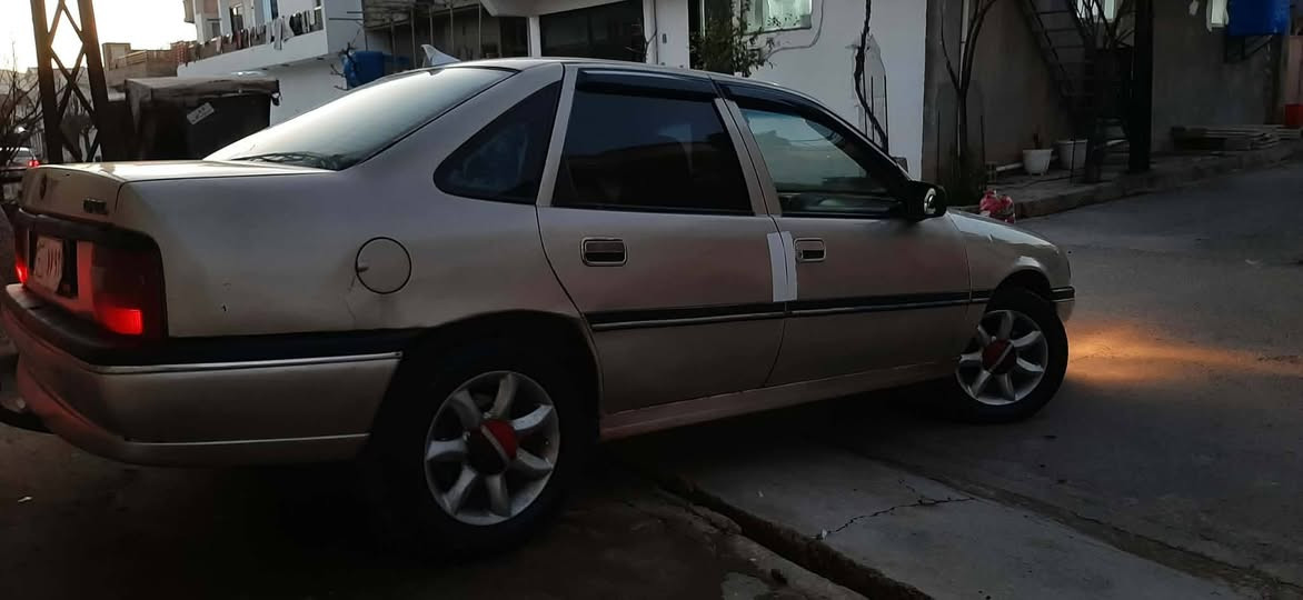 ئۆپڵ ڤیکترا 
مۆدیل 1992
علوجە
مەکینە 20 گێڕحادی 
گێرو مەکینە بەشەرت.
گۆڕینەوەش دەکەم لەسەڕ دڵ گرتن
بەشەرتی خایس و موس و بڕاوە
کارەبایی کامل مەزبووت سەیارەکە زۆر جوان ماوەتەوە
چوار تایەو ویلی بیکاشۆی لۆکی لەسەرە.
لایت و گەرمی و فلجه و تەنزیل مەزبووت.

شوین.. حاجیاوا
سحر..18و مەجال
ژ.م ..*********** رانية, السليمانية
