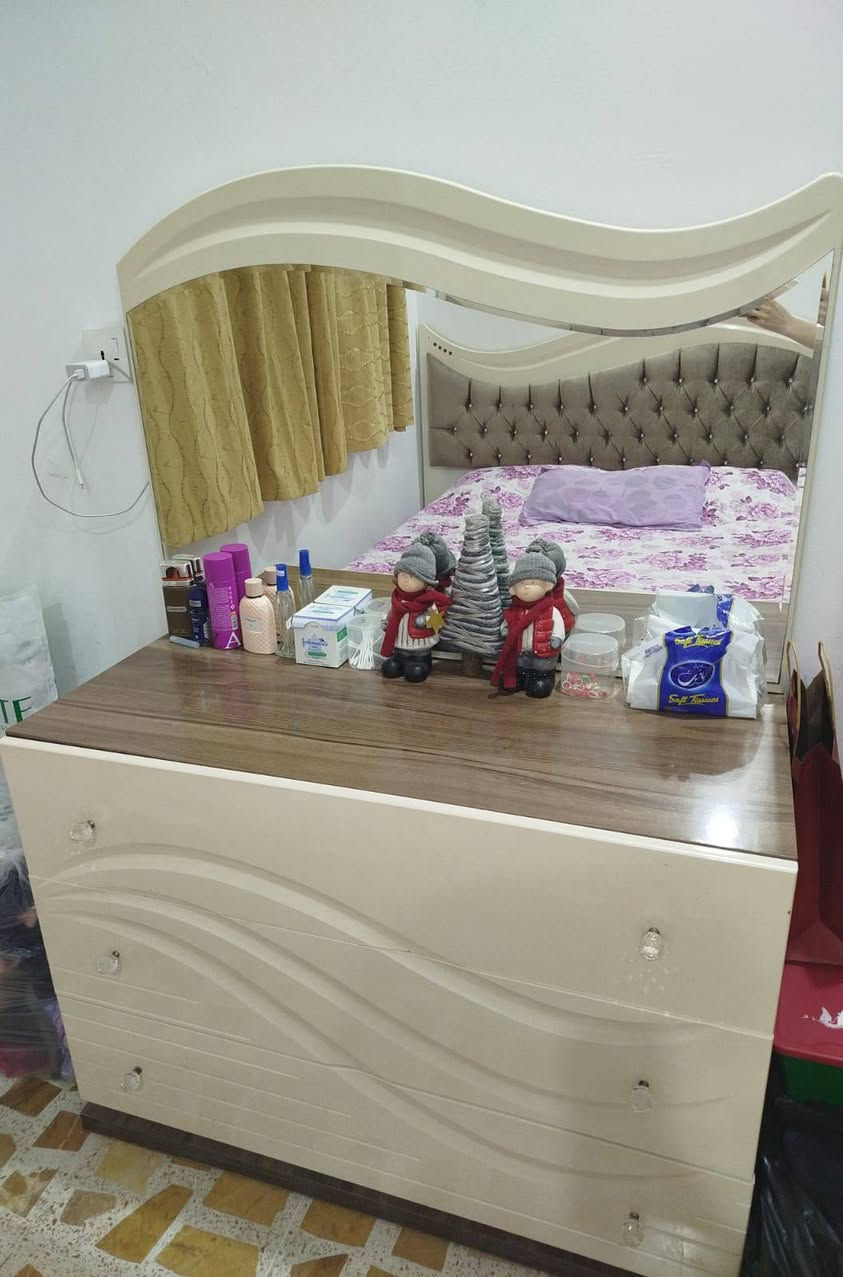 للبيع تواجد عنكاوا
غرفة نفرين شبه جديدة للتواصل واتس اب ***********
