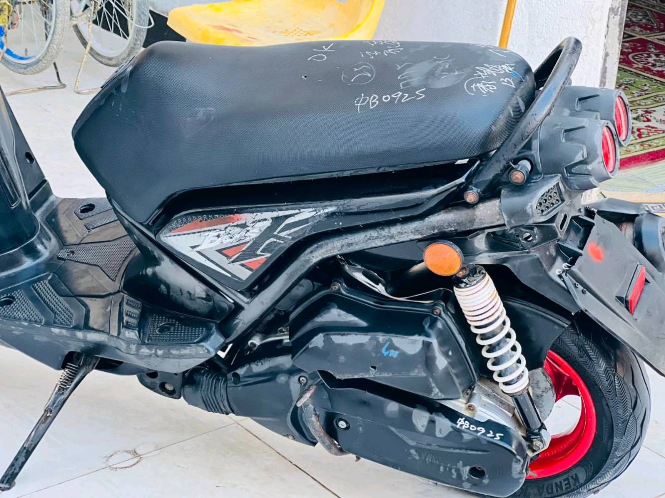 للبيع دراجة نارية صغيرة بحالة جيدة، تأتي بتصميم شبابي وأنيق، مناسبة للتنقل داخل المدينة. الدراجة مزينة بملصقات فريدة ومقاعد مريحة.

للمهتمين، الرجاء التواصل للمعاينة والمزيد من التفاصيل.