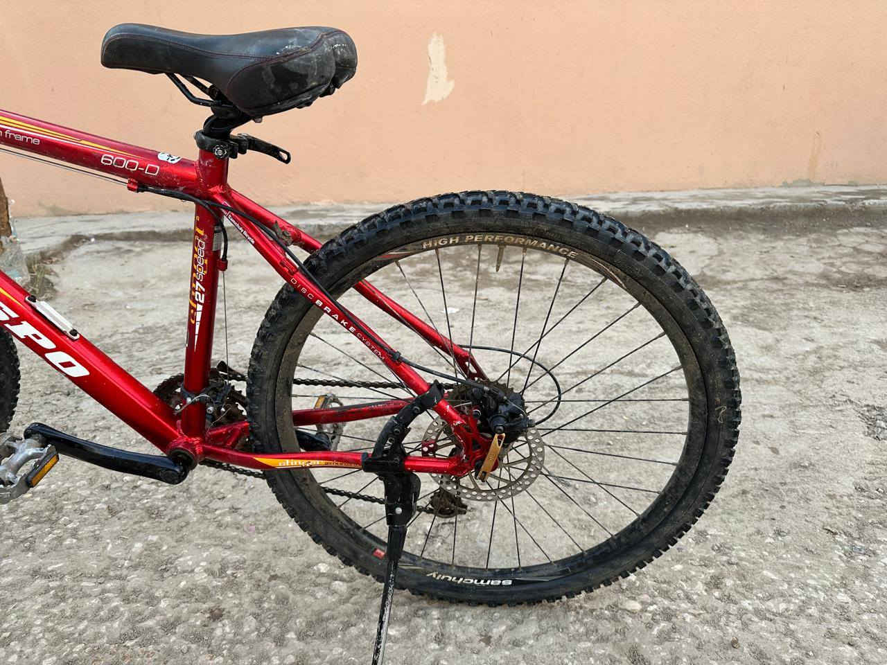 السلام عليكم ورحمة الله وبركاته
🚨بايسكل جبلي للبيع باله كوري اصلي استخدام قليل 🚨
🚨9 كير 🚨
🚨حجم 26 🚨
🚨دبلات 🚨
(ايمن)


**إذا كنت صاحب هذا الإعلان وتريد حذفه لأي سبب، رجاءا أرسل رسالة إلى الدعم الفني**