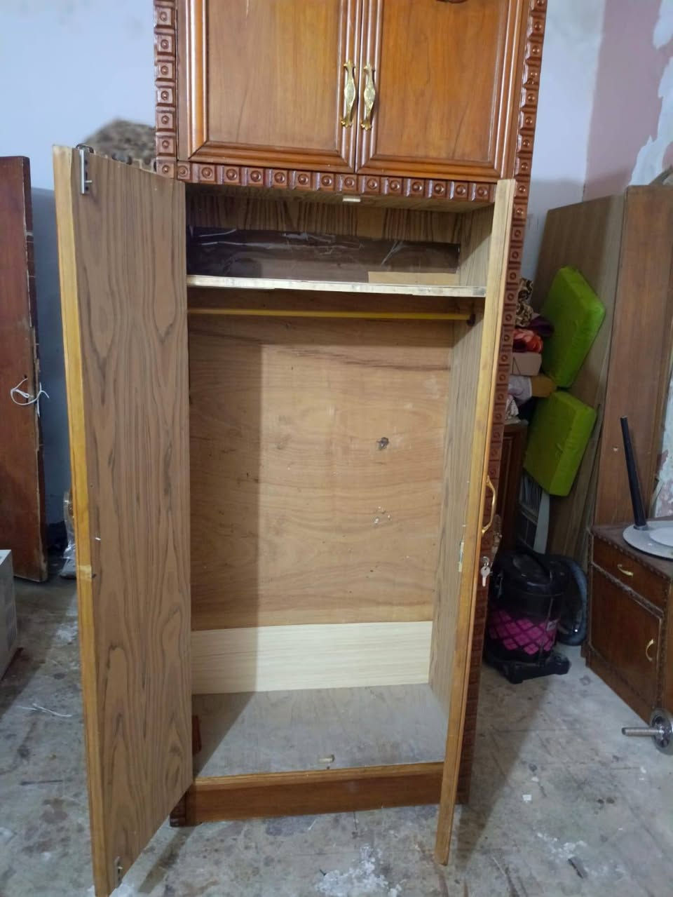 كنتور. بابين او زاويه كنتوريه..
حي المعلمين. ***********.. السعر 100
