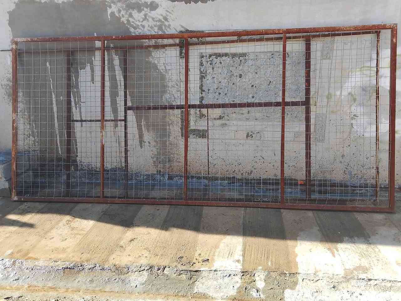 السلام عليكم 
باب سلايت السعر 70
باب حديد 40
مشبكات الواحد 45
مشبك صغير 20
للاتصال ***********
