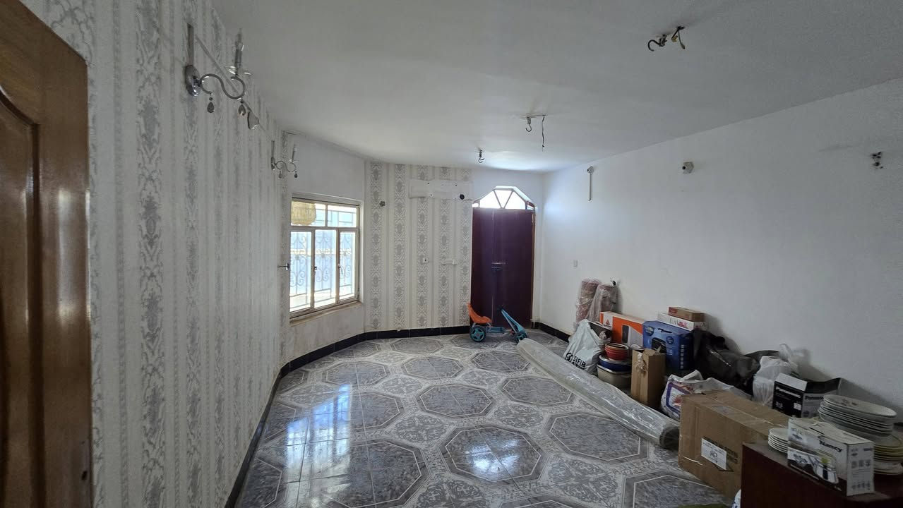 🏠دار للبيــع🏠
🟥التفاصيــل👇
🟥المنطقة : حي المعلمين الجديد شارع البطاقه الوطنيه خلف أفرن صمون الرحمن
🟥المساحة : ١٥٦م 
🟥طابو صرف بسمـي 
🟥يتكون من طابقين كل طابق مفصول عن الاخر 
💥 كل طابق يحتوي (صاله ،وغرفتين وحمام ،ومطبخ)
🟥 للاستفسار الاتصال على رقم الهاتف ***********
***********
