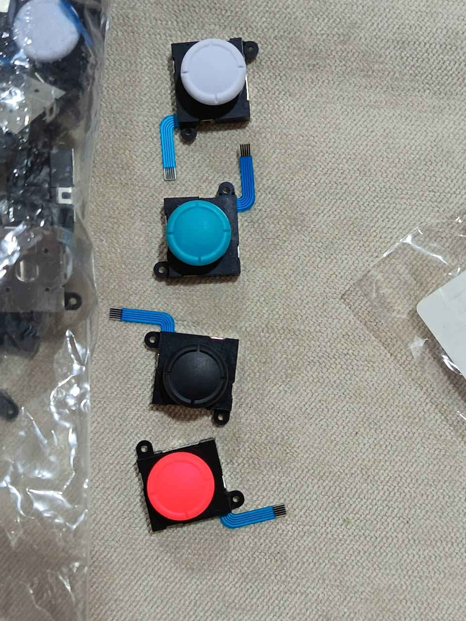 قطع تبديل يدة كونترول ننتيندو سويج عدد ٥٠ و ١٠ قطع كيس يدات العاب للبيع بسعر ٢٠ الف دينار.

التواصل عالخاص او واتساب ***********. يوجد توصيل لكل المحافظات بسعر ٥ الاف دينار.
