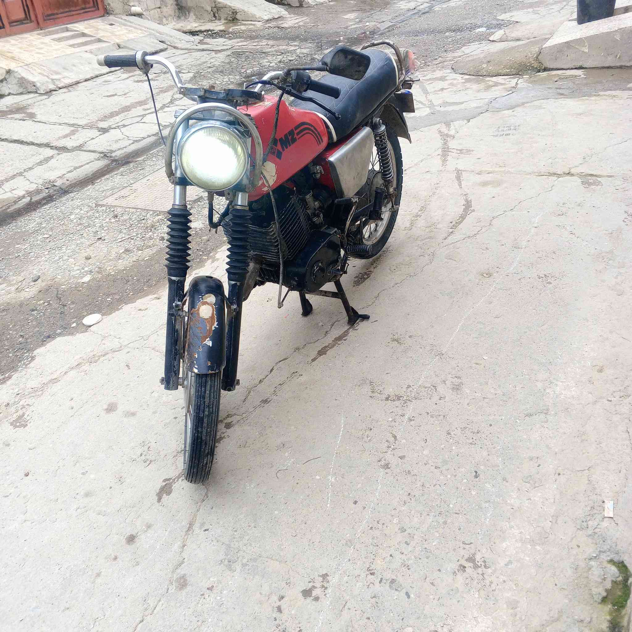 سلام عليكم ماطور 82 MZ بدون ماطور كلشي ما يعوزو كهربائيات كله شغاله سعرو600 بي مجال  مكاني موصل اتصل علا ***********
