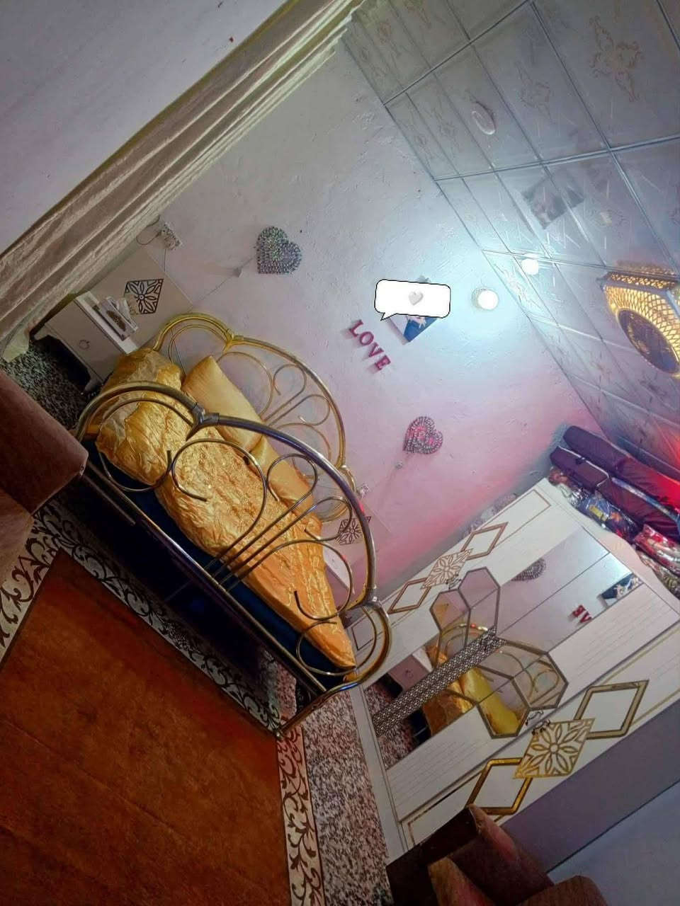 دار للبيع خلفي تجاوز مرقم من الدوله مساحه 80 متر يحتوي على غرفة واستقبال وصاله ومطبخ وحمام وترك السكف سندويش وسقوف ثانويه العنوان ام الكبر ‏‪والغزلان شارع مخبز الروعه خدمات كامله مي مجاري كهرباء تبليط السعر 25 وبي مجال للاستفسار واتساب ‏‪فقط ***********
