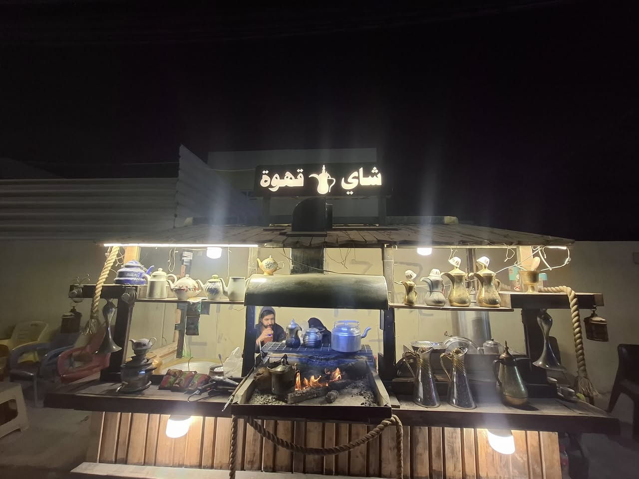 السلام عليكم  للبيع ميز  حديد وخشب شغل درجة أولى شاي وقهوة مع اندومي ولبلبي 
اغراضة كاملة او كلة اصلي مع مكان اندومي ولبلبي  الميز ٣ امتار  بس تحتاج مكان تفتح 
والله البلدية شيلونة من مكانة
العنوان قرية الغدير الأولى 
***********
غير متواجد عل فيس
