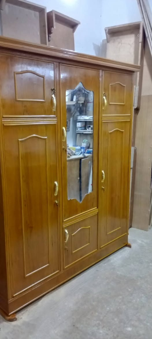 سلام عليكم كنتور 3 باب  طابقين نضيف جدآاخولجديد داخل وخارج صاج سعر 190 و بي مجال نجف مقابل قريه الغدير شارع المطحنه ***********
