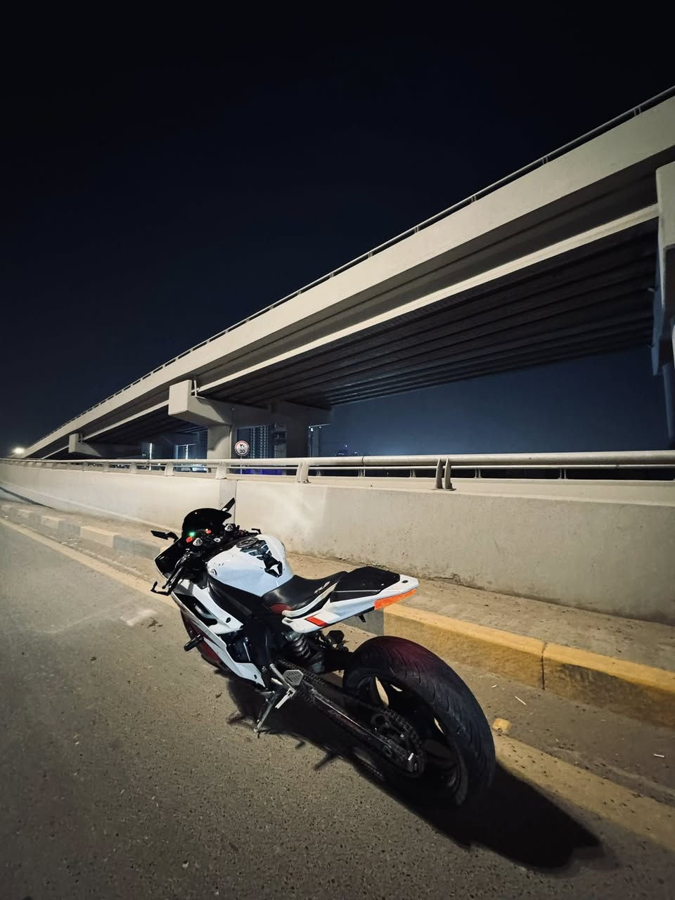 R6 600cc
دارجة طالعة من إدامة كاملة 
نقوصات بسيطة
فقط كفراتها تعبانة 
عايفها بالبيت ما محتاجها كصيت جكسر من ماهر
بس ماخذة مكان بالكراج اريد أبيعها  تاركها بس هي شغالة اشغلها يومياً من 2-5 دقايق فقط 
سعر  32$ قفل  (بغداد)
***********
