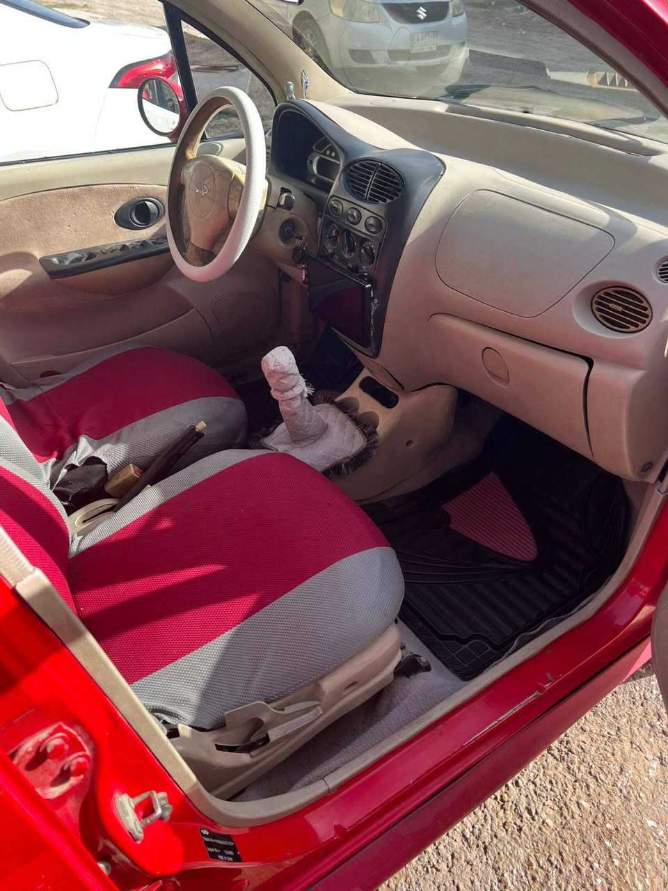 سلام عليكم. عندي  كيو كيو. موديل 2012 كامله. كير عادي. كير مكينه سالمات   تخم تاير جديد صدرها جديد   مكاني بغداد الغزاليه  البكريه. الاستفسار  على الرقم.  سعرها 26 وبيها مجال ***********
