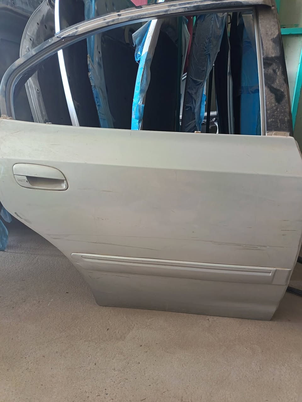 سلام عليكم ورحمة الله وبركاته ابواب النترا2006 xdللبيع سعرهن220.000 الف دينار بيع مستعجل للعلم مثل ماوضح بالصور ومصبوغات بالعراق هم ***********
