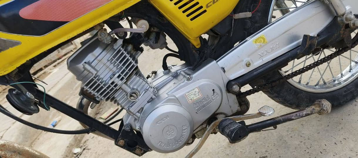 السلام عليكم
دراجه ارشه موديل 21 ارواق اصولي سنوية بس بعدني ما مستلم لوحاتها 
دراجه نظيفه مكينه مفتوحه كهربائيات شغاله عوزها بس اشاير شاصي عدل ونظيف  مكينه نظيفة لاتبخير ولاتنقيص
رايدها ب700وبيها مجال بسيط
عنواني ديوانية رقمي ***********
