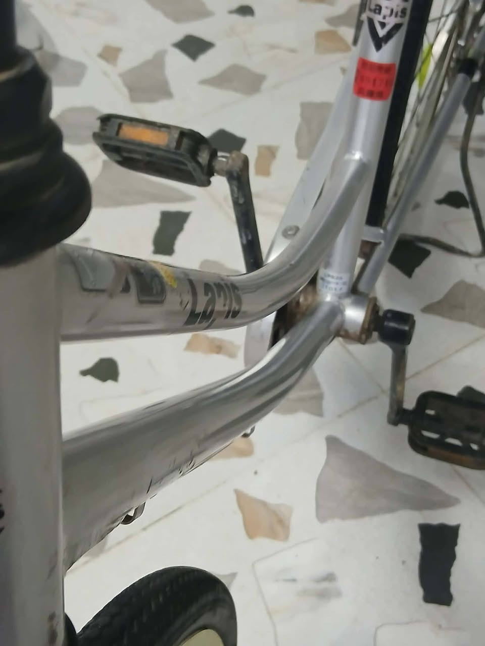 باسكل للبيع حجم 26 فول نضافه شركه ليدز اي عيب مابي شرط موديل 2017 جاملغات كامل موجود ويلات مسطره سياقه ماي مكان كركوك شراي يجي خاص او رقم *********** متواجد سعر 80 وبي مجال للطيبين
