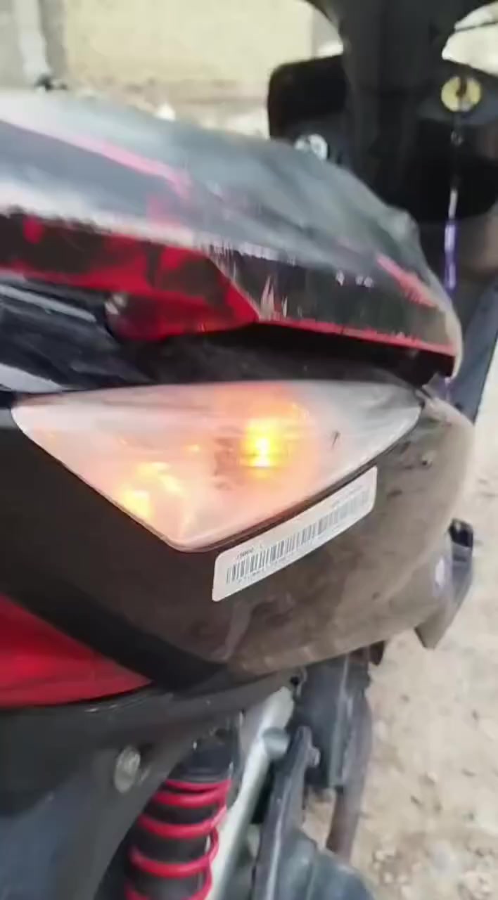 للبيع طافيه ما اعرف شبيهة سعره 300 قفلل رقمي ***********
