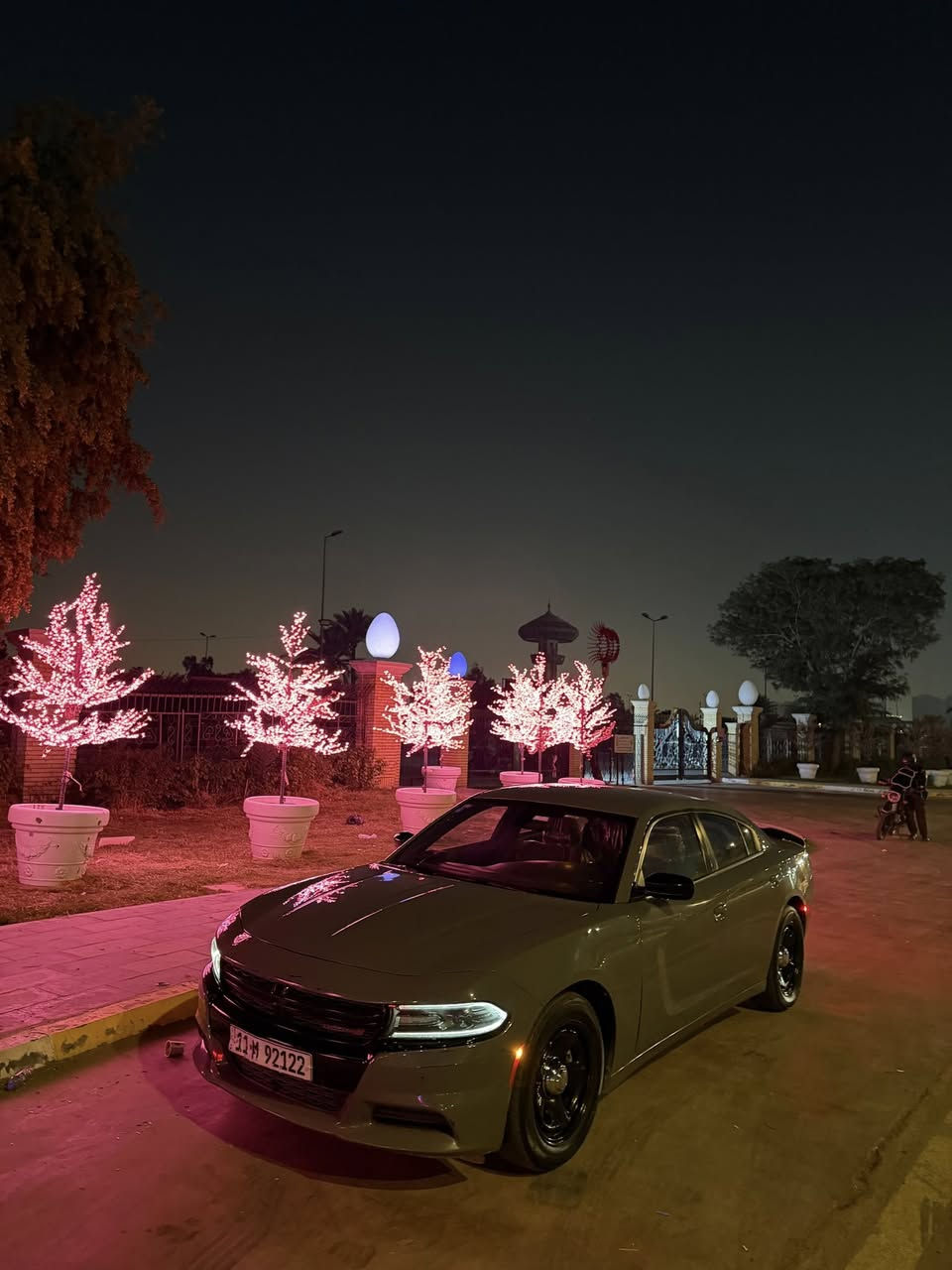 السلام عليكم بيع مستعجل جارجر موديل2019 اصل السياره جديده بمعنا الكلمه حادثها سرقه جاملغ واحد يعني السياره اخت الكلين وبيها بارد شي كلش بسيط السياره لون سمنتي موصفاتها معروفه باتري جديد والسياره زارعلها منضومه LEDجديده ومفوله وبعدها تحت الضمان يعني انسى تروح تزرع عدسات السياره نضيفه وبعدها بجياس الوكاله ويل بوليسي وتخم تاير مشلن اصلي السياره ما مشتغله بخط بس حطيت الويل علمود الطسات السياره بس محسن ما شايفه العادي ودهن كله اصلي  الله شاهد عليه مكاني بغداد السعر 220 وبيها مجال شي بسيط الرقم***********
