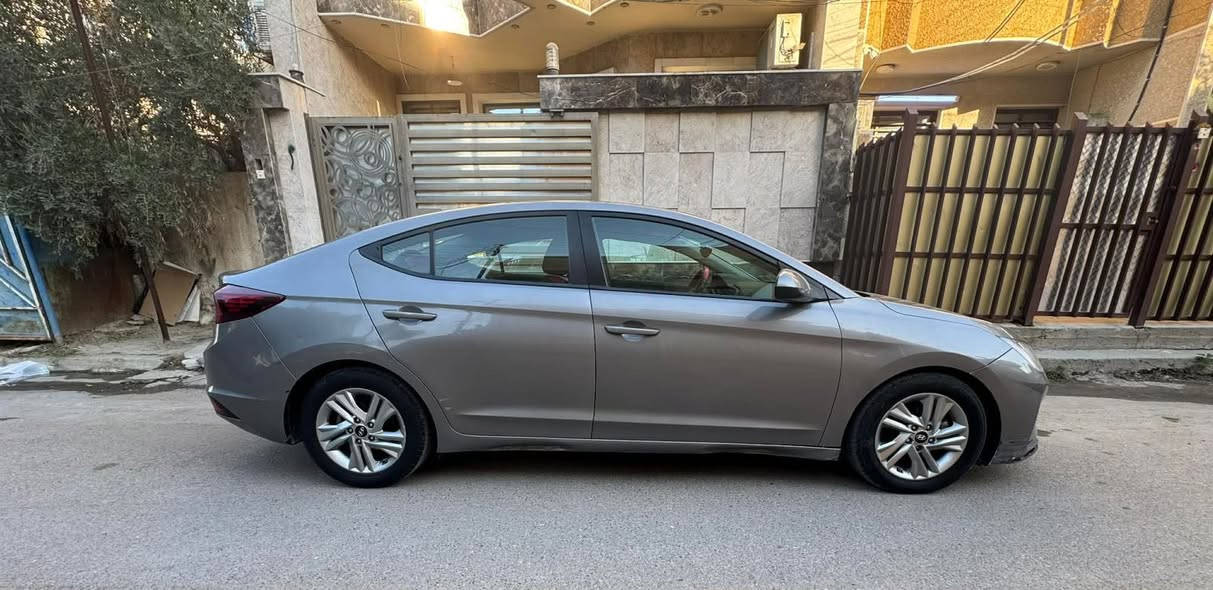 الانترا موديل ٢٠ للبيع وارد امريكي
محرك 2000 دوش 
كير (AT) 
السيارع مو فول
رقم بغداد 
مكان السيارع بغداد البنوك
***********
السعر 124 ومجال بسيط
