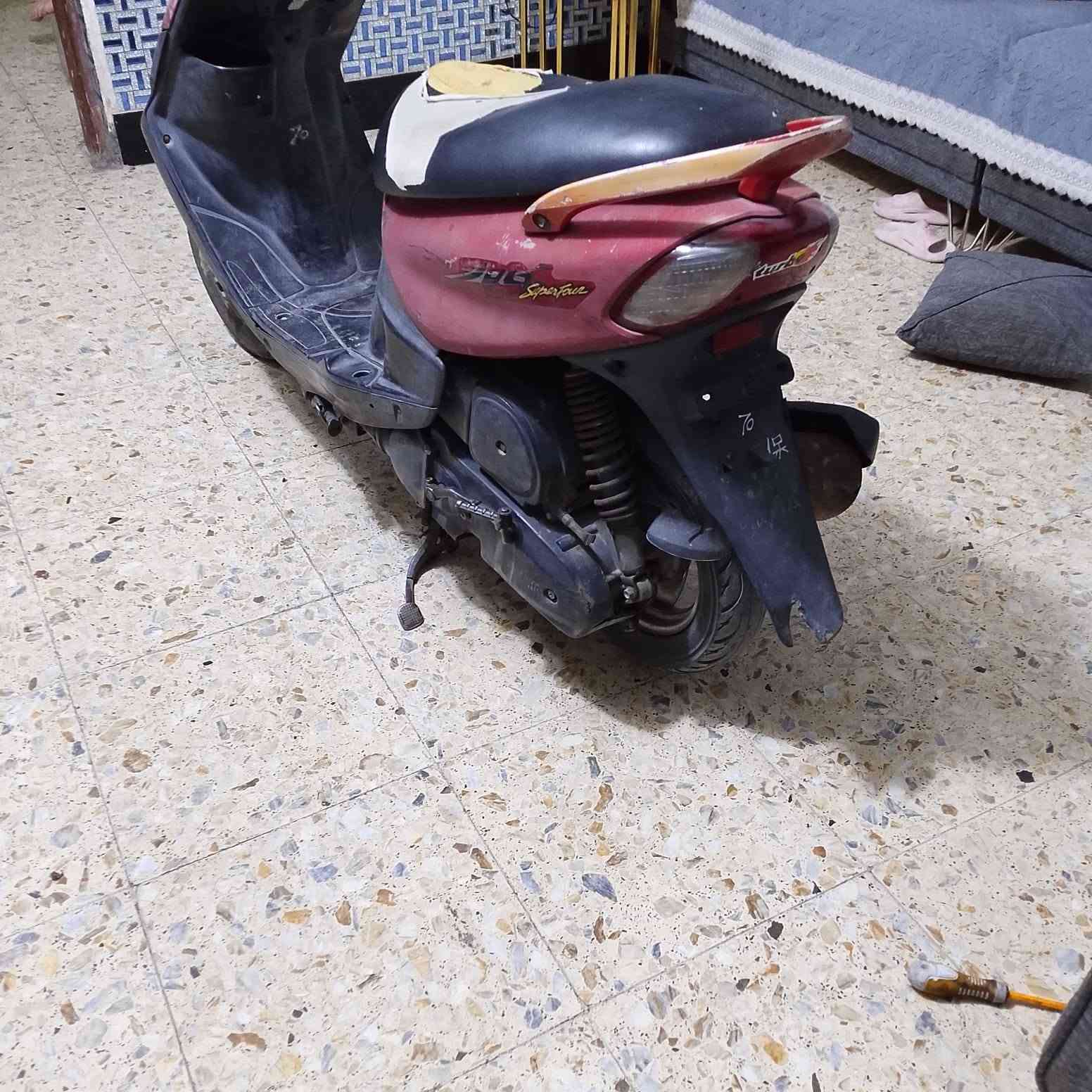 سلام عليكم متاح دراجه قجمه كفالة عامه سلف وهندر شلعه ومعدل الكهربائية كلهه شغله قفل ستيرن  قفل صندوك وراق كامله المكينة ناعمه ممفتوحه سعر 350 المكان مدينة الصدر رقم الهاتف ***********
