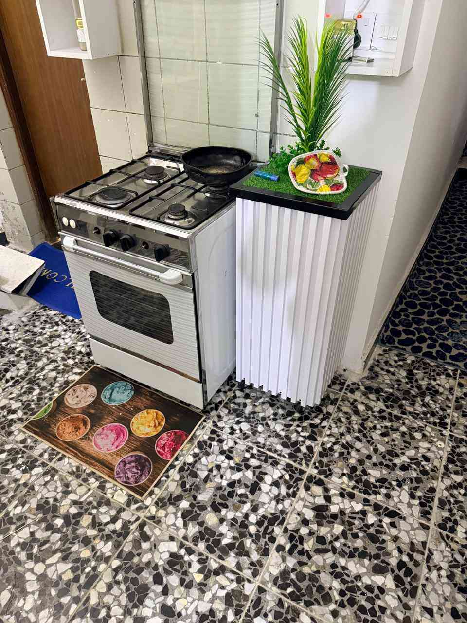 السلام عليكم غراض كلش نضيفه للبيع مكاني الدوره الطباخ 80 الف كله شغال ونضيف فريش المصري دوشك النوعيه الزينه سعره 100 ميز طعام جديد سعره 80 الف كاونتر وملحق هم جديد سعره 250 الف بي مجال ومبرده نوعيته الواحه ثلج برودته الله شاهد السعر 90 الف وعدي بنكات هم جدد وبراد مي ونواعم هم عدي الي يحب يتواصل ويايه على رقم بي واتس اب ‏‪***********‬‏ وغساله 17 كيلو سامسونك اصلي سعره 280 الف
