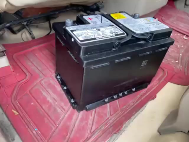 باتري سيارة على الفحص 74 أمبير مكاني بغداد الجديدة ‭0770 074 7187‬ وتساب
