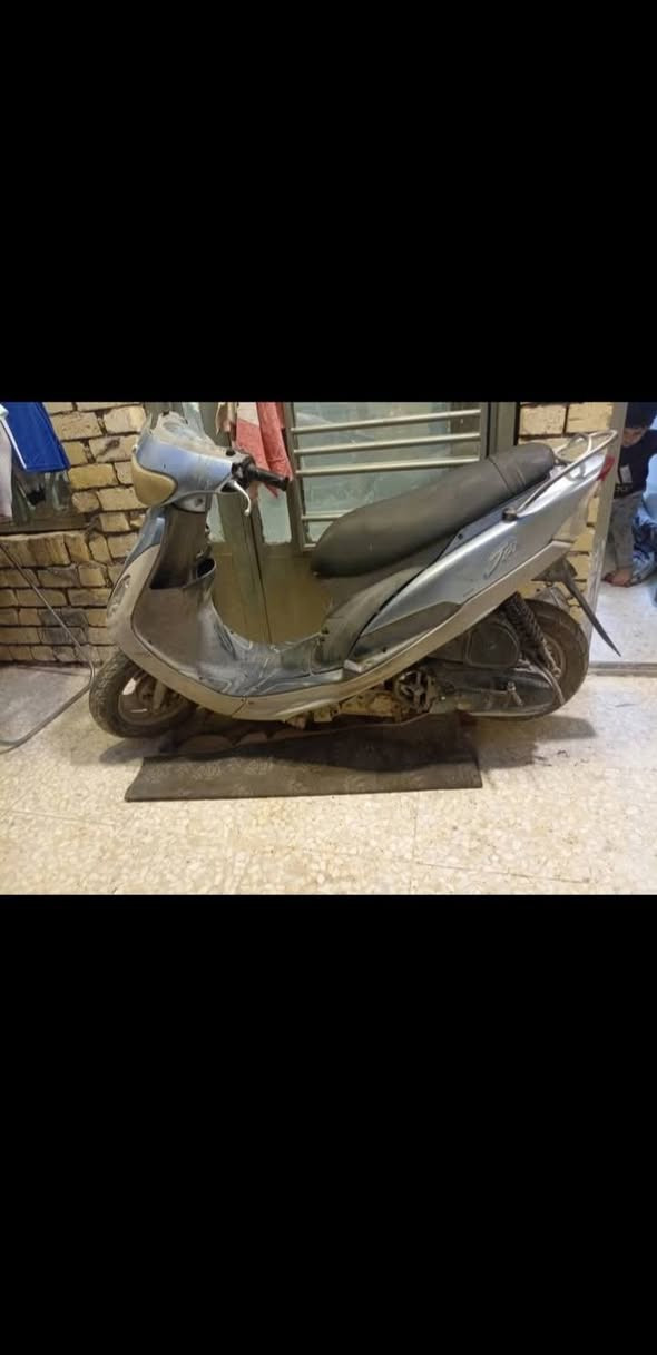 السلام عليكم دراجة ماكس منغولي للبيع دراجة شغالة ما بيهة شي بس ناقصه قبق هندر السعر ٣٠٠ هاتف ***********
