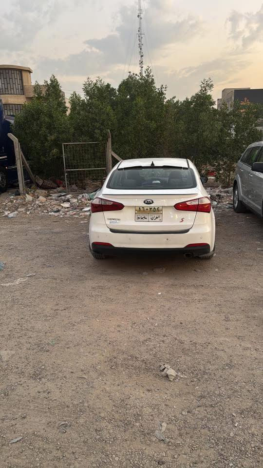 السلام عليكم سيراتو خليجي للبيع السعر 108 وبيها مجال بسيط جدا
سيراتو خليجي 

موديل 2014 

نص فول اشاير مري تحكم ستيرن باقي المواصفات المعروفه 

صاحب السنويه عربي من اقرابي تحويل شوكت ميعجبك 

بيها قطعه ونص صبغ تعتبر قطعتين
صور السونار مرفقه بالمنشور

مكان السياره بغداد الغزاليه 

المحرك مفتوح قبغ ولفات بدون تنقيص بدون تبخير اني ابيعلك محرك غير مكفول لان المحرك مفتوح حتى ما اتخاجل وياك 

***********
