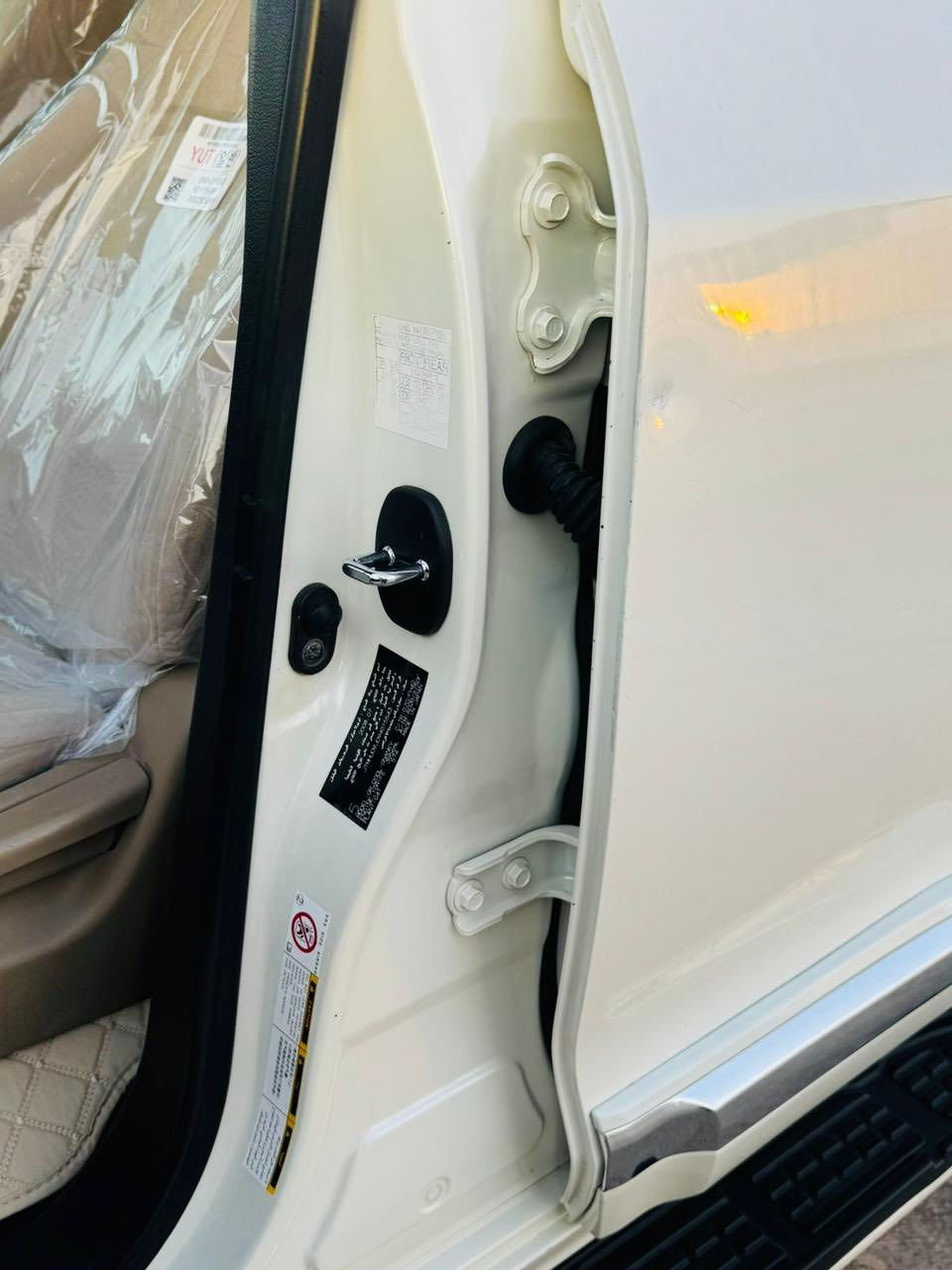 اللهم صلي على محمد وآل محمد
السلام عليكم رمضان كريم 
لاندگروز GX.R بريم موديل (2009)
رقم بغداد مشروع وطني 
السياره على وضع الشركه بالنسبه لموديلها 
استخدام على أيد وحده وبحاله جداً ممتازه 
فول مواصفات السياره 
فتحه 
بصمه 
شاشه عارض HD 
وباقي المواصفات المعروفه 
محرك V6 كفاله من الفتح 
كير ومحرك مكفولات 
تبريد شرط بحاله الوكاله 
حداده جديده امامي خلفي 
كل نقص ما بيها السياره جاهزه من كل شي 
بيها صبغ فقط جاملغات الاماميه مكان الاشاره فقط الباقي كفاله وتكحيل بالهلال الخلفي 
السعر ٢٦٠ 
مكاني ذي قار مركز 
رقم الهاتف *********** أنا خادمك
