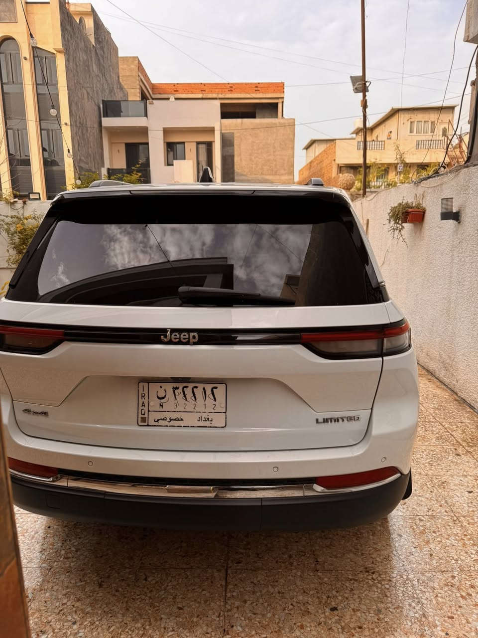 سلام عليكم  للبيع او مراوس جيب كراند شيروكي  2022.
فول المواصفات   
Limited
 حادث سرقة فقط جاملغات امامي وبنيد مصبوغات نفس الون 
السيارة بدون اي ضربة. 
ماشية 36 الف 
مكانها بغداد اليرموك 
الاستفسار ***********
