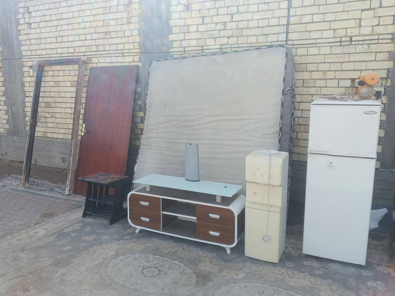 السلام وعليكم لبيع غراض شراي يتصل وموجود خاص وتساب وخادم مكاني حي اور سبع قصور شارع  ابو علي يم جامع لحمزة ***********
