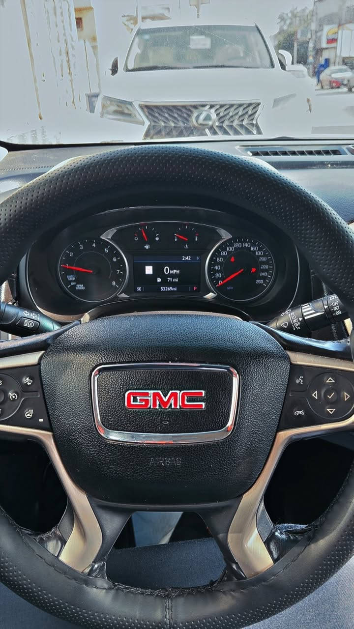 السلام عليكم للبيع او لمراوس حسب القناعة جمسي تيران 2020 دينالي فول مواصفات ومعروفة مواصفات الدينالي بيها قطعتين فقط الجاملغ الي بصفحة السايق والبونيد وبيها صبغ صفحة السايق السيارة جاهزة من كلشي تخم تاير جديد والحدادة كذلك مابيها اي نقص السيارة كاملة من كلشي السيارة رقم اربيل مميز اربع ارقام متشابهة ورقم واحد مختلف تريد تحويل تريد وكالة سعرها 165 ورقة وبيها مجال بسيط عنوان السيارة بصرة 
رقم الهاتف اتصال فقط ***********
