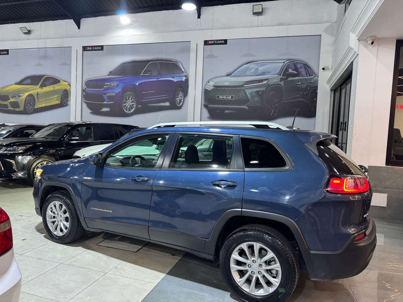 Jeep cheroky 2021 
فور ويل 
4*4
لون مميز كلش حلو 
بريك بةسمة 
لايتات زينون LED
شاشة كاميرا 
رادار
4 سلندر
ماشى 35000 
3 قطع سبغ 
ارباگ سيستم
سعر 113 مجال كلش بصيط
عنوان اربيل 
***********
*********** أربيل, العراق
