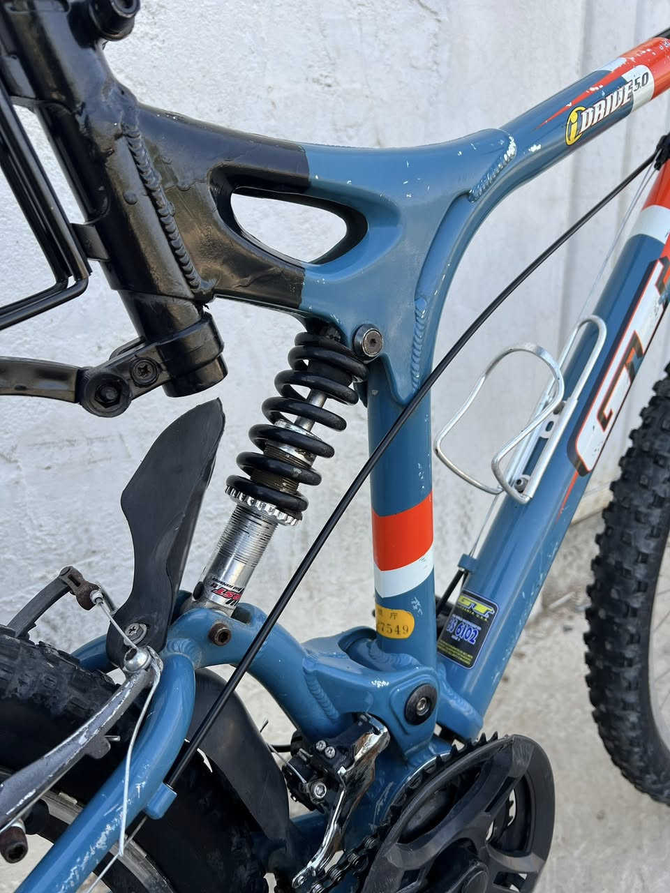 باسکیل امریکی
حجم٢٦ 
قیاس M
مارکە GT 
جسم المنیوم 
دبل امامی ROCK SHOX
  خلفی موجود STR
 سیتم shimano 
بایدرات بولبرین
تایر schwlbe
کشن -MOOLKE
 توصیل کل محافضات عیراق موجود 
عینوان /کلار -رزکار 
ژ.م/***********
