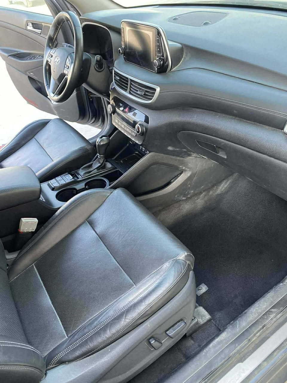 سلام عليكم هونداي توسان وارد امريكي موديل ٢١ مواصفات فول للاخير سونار والحادث جوة بل صور عنوان بغداد الاستفسار ***********
***********
