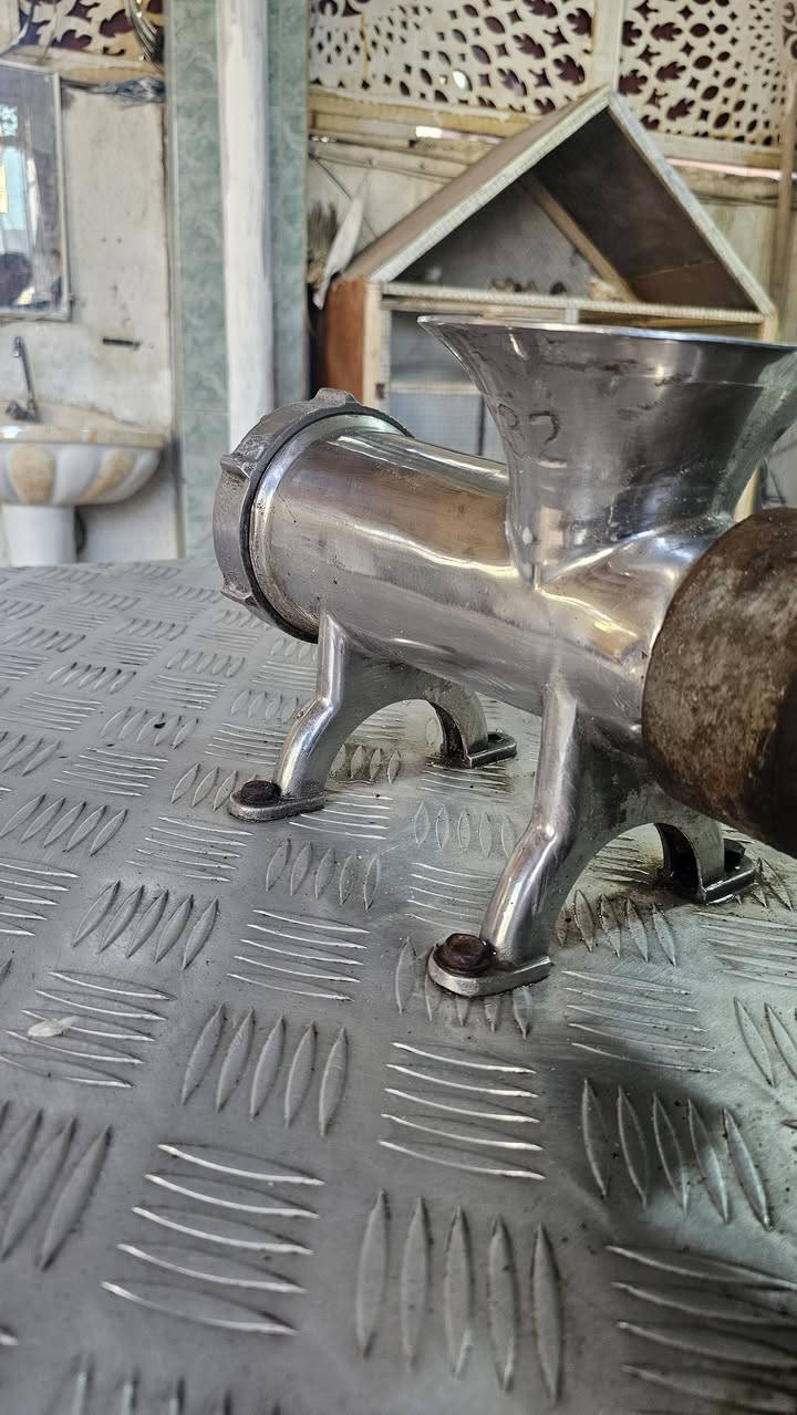 مثرامة حجم 32للبيع السعر 300 بغداد م الصدر الاورفلي***********
