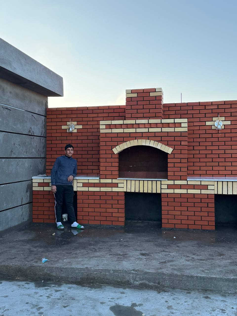 أهلا وسهلا بيكم نورتونا، 🌹
احنه موجدين حتى نوفرلكم احلا أجواء شواء ولمه عائليه مميزه
عدنه كلشي تحتاجون
1-تنور طين للخبز والشواء بروح التراث
2-شواية كباب بطعم يونس
3-فرن بيتزا ومناقيش العائله
4-شواية سمك مخصوصة للمسكوف العراقي الصيل
5-طباخ مخصص لتلبية  كلاحتياجاتكم
6-سنك غسيل للراحة والنضافة بعد الجلسة

للتواصل واتساب ***********
                       ***********
