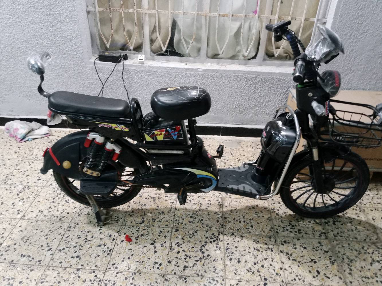 ديالى خالص سنديه   دراجه نضيفه 
موديل 2025 بس البطاريات ضعيفه 
اما الباقي كله نضيفه 
 170وبيه مجال 



