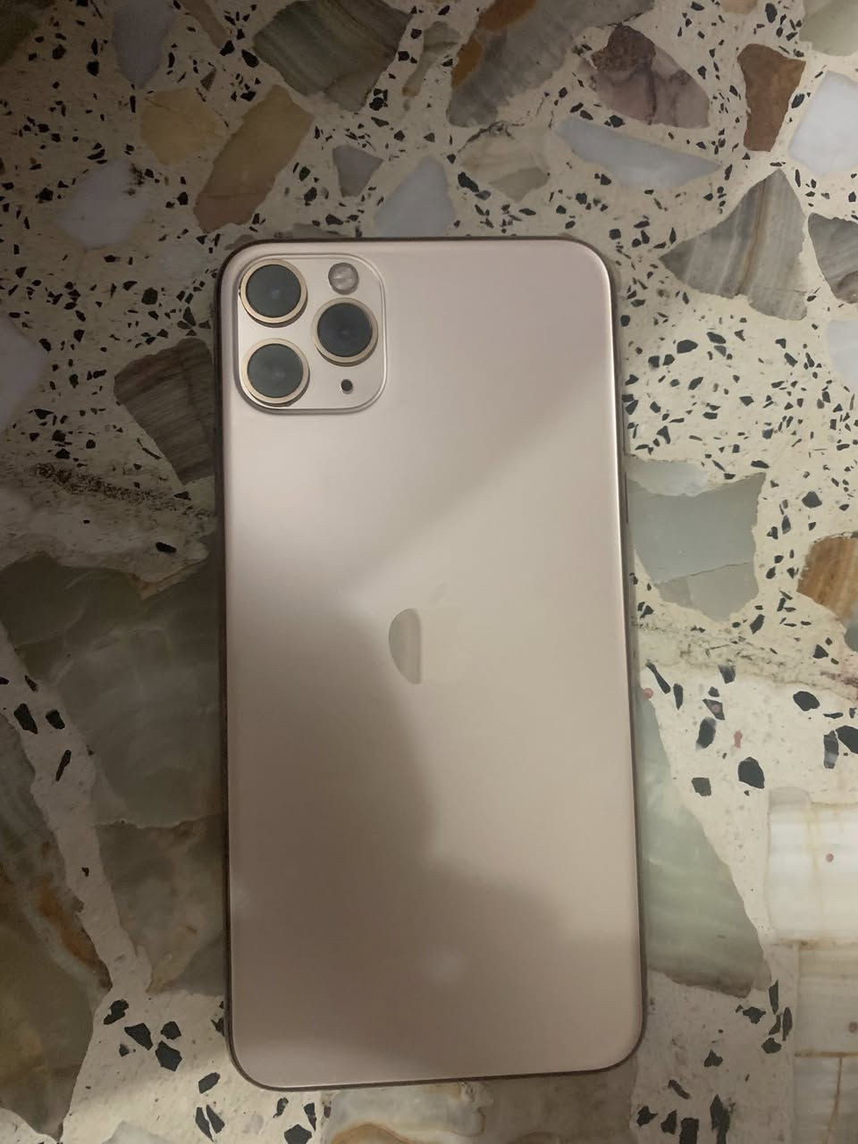 السلام عليكم ايفون ١١برو ماكس شرق اوصط ضاكره ٥١٢.  مبدل شاشه وبطاريه السعر  ٣٥٠ وبي مجال   لتواصل ***********.بابل حله حي الامام
