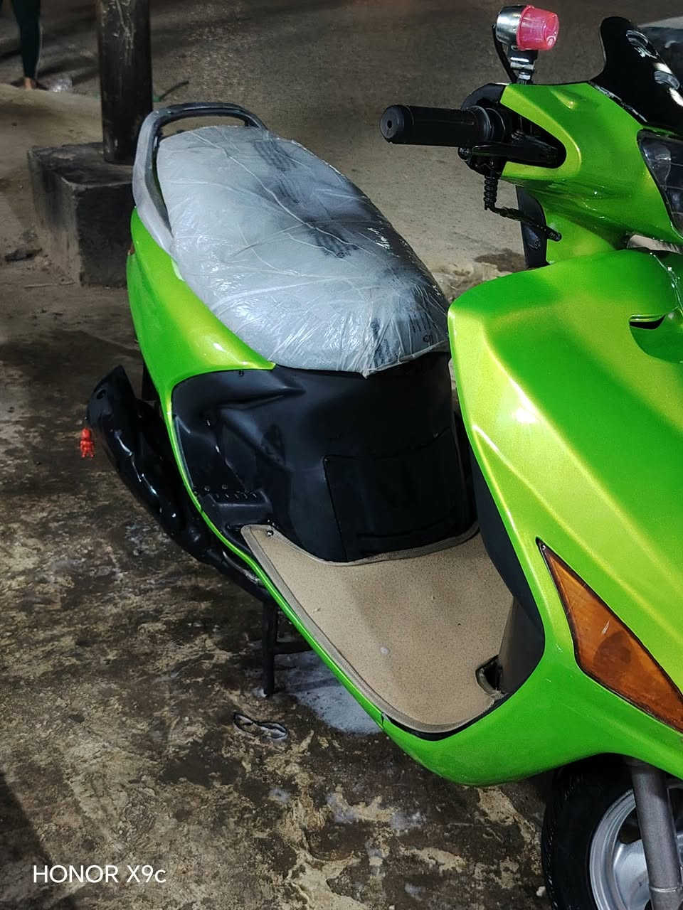 سلام عليكم فراشه البيع مكينه مامفتوحه برغي مانقصه المكان العماره المجر الكبير ***********/السعر 750وبيه مجال
