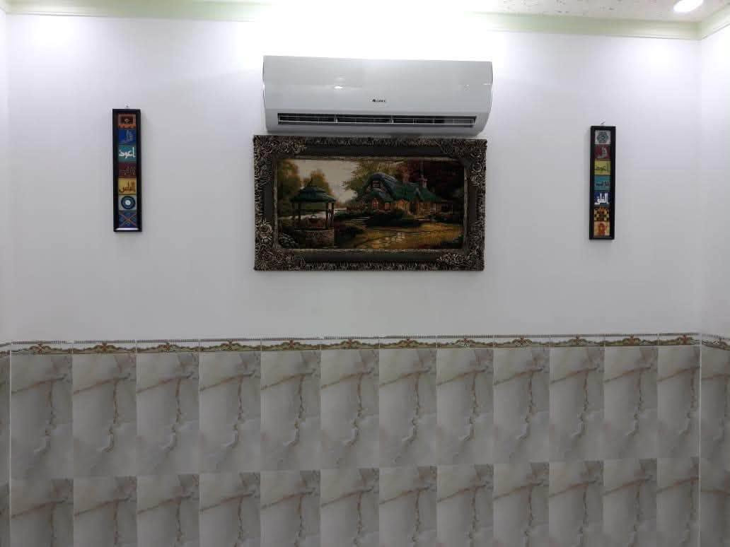للبيع دار حي الزهراء مربع واجهه ١٠ نزال ١٠ متر مساحة ١٠٠ متر  شارع ٦ م طابقين بناء جديد ثلاث غرف نوم وصالتين واستقبال ومطبخ للاتصال *********** مجتبى معله او مراجعه مكتب ضي الحسن للعقار النجف الاشرف حي الزهراء شارع الكيات مقابل جامع الزهراء
