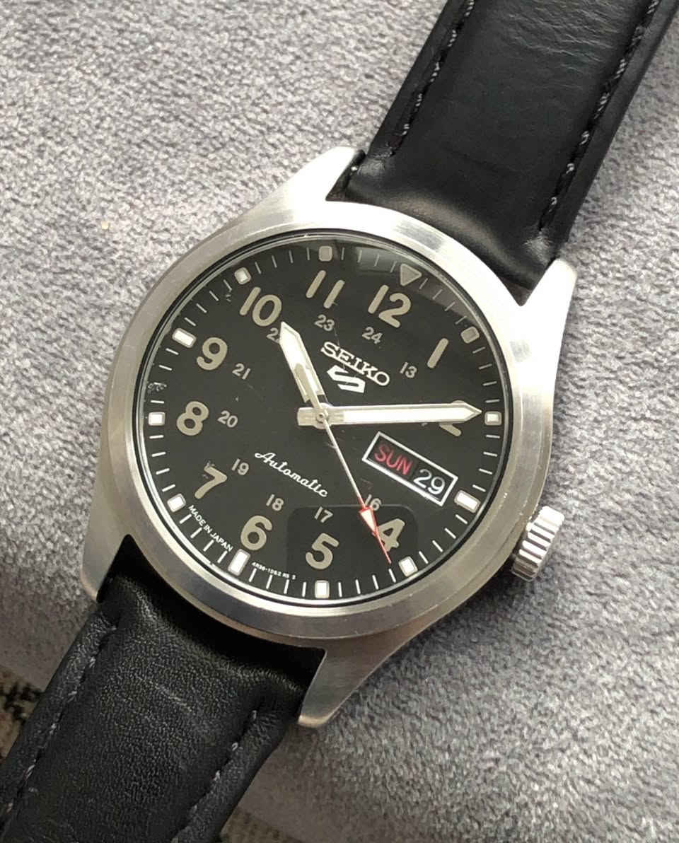 بسم الله الرحمن الرحيم 
سيكو فايف سبورت — SEIKO 5 Sport
ياباني اصلي 
اوتوماتيك مكنه كشف
 نظام عسكري
 دي ديت قطر ٤٠
سير بك مستبدل 
نظافتها كالجديد


**إذا كنت صاحب هذا الإعلان وتريد حذفه لأي سبب، رجاءا أرسل رسالة إلى الدعم الفني**