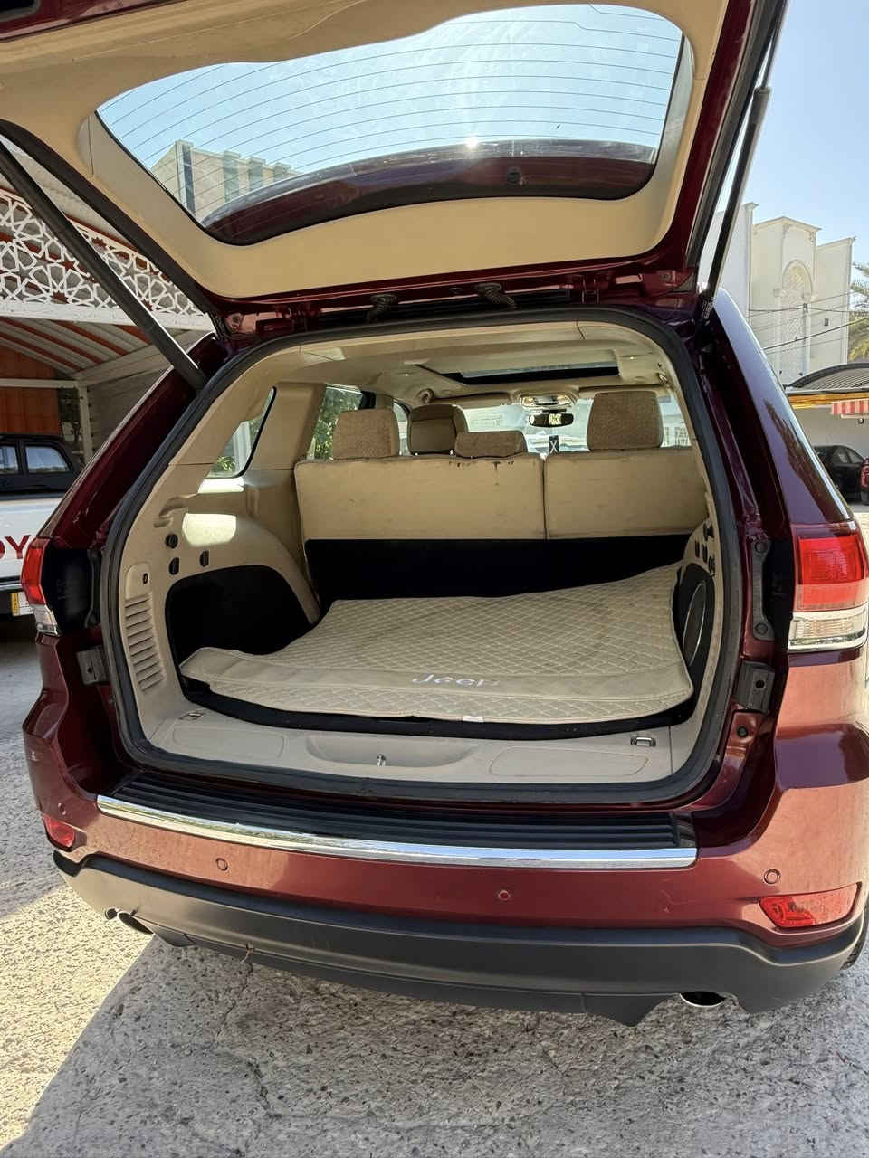 السلام عليكم 
للبيع فقط 
جيب ليمتد خليجي 2020 
فول مواصفات (بنورما)
رقم بغداد تحويل ثاني يوم 
ماشيه ١٣٧ (كيلو) 
كفالة عامه من صبغ وتبديل وكير ومكينه الى اخره .. 
عده ملاحضات بسيطه جداً 
السعر ٢٦٥ وبي مجال بسيط جدا 
مكانها بغداد السيديه
***********
